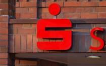 Zahl der Volksbanken und Sparkassen sinkt unter 1.000